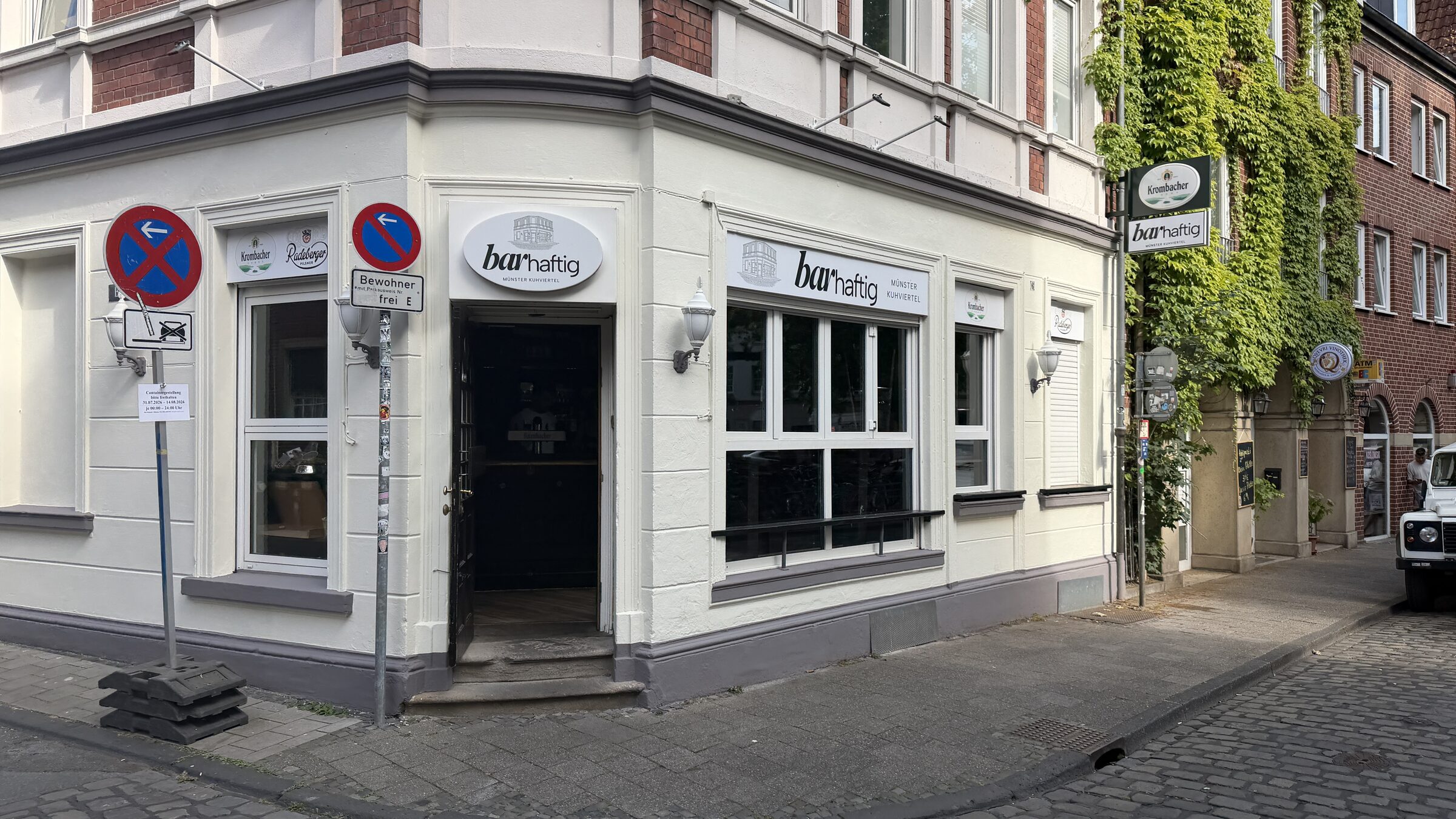 Fassade von Barhaftig bei Tag