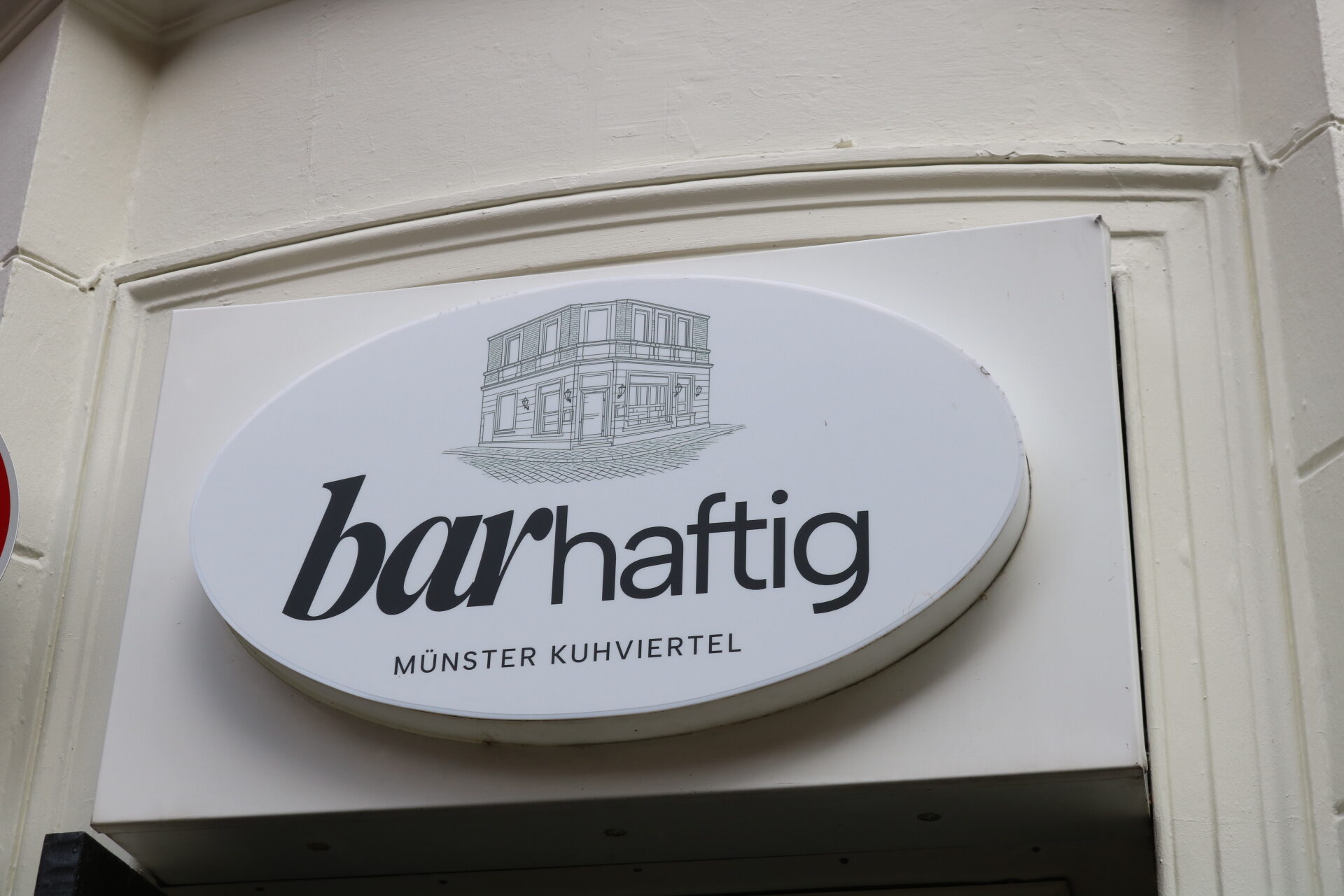 Barhaftig Logo-Schild an der Fassade